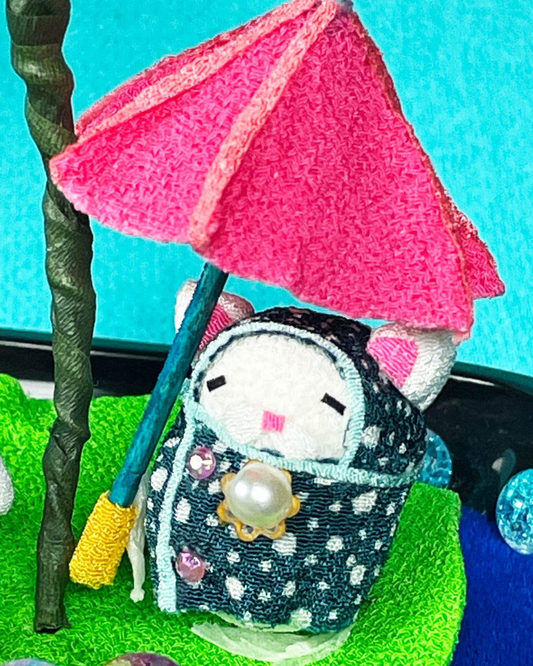 雨宿りのねこさま