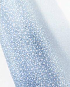 粉雪が振ってるような模様です。