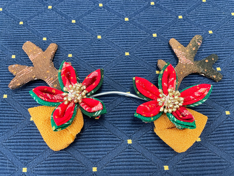 クリスマス用トナカイのヘッドバンド。自由に変形できる、アルミワイヤーでつなげています。