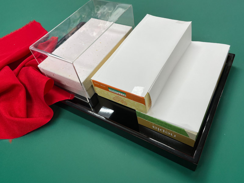 ティッシュ箱を使って作った、つまみ雛の段飾りの土台